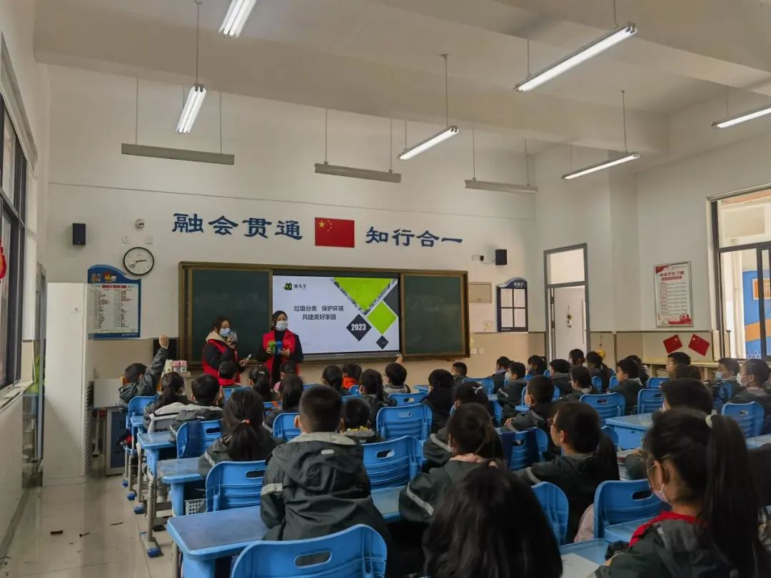 1679020859471510.jpg 華展貓先生,垃圾分類項目活動現(xiàn)場,智能垃圾分類廠家.jpg